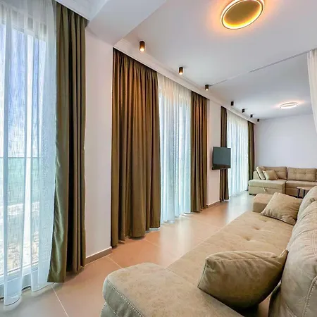 301 Sunset Coral Bay * Durrës
